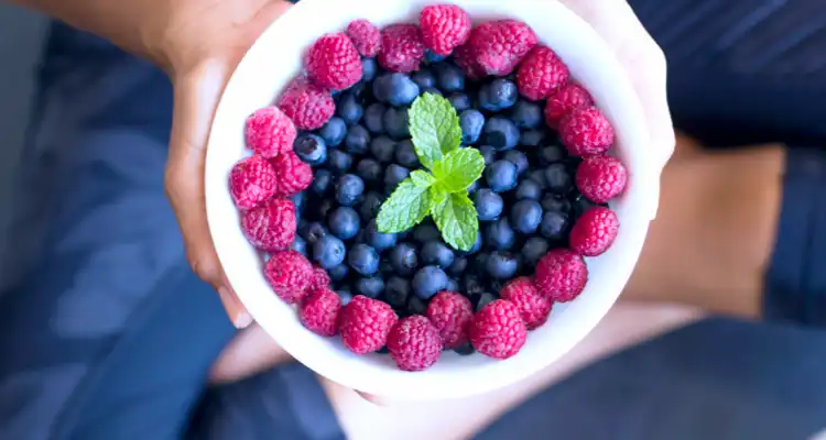 Bowl con arándanos y frambuesas