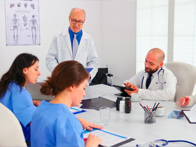 Especialidades médicas en Chile: marco normativo, vías de acceso y campos de ejercicio 2026